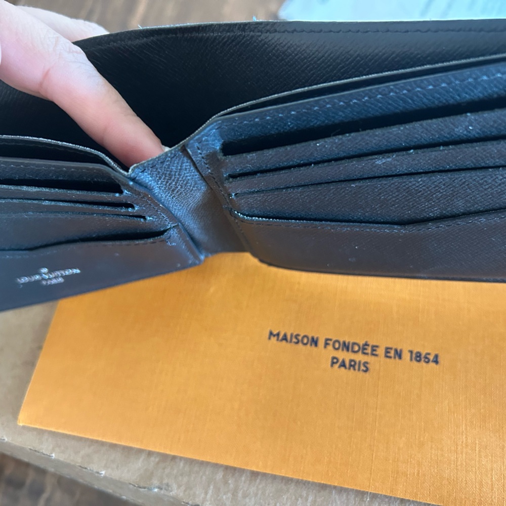 Louis Vuitton men’s wallet for sale - Picture 5 of 7